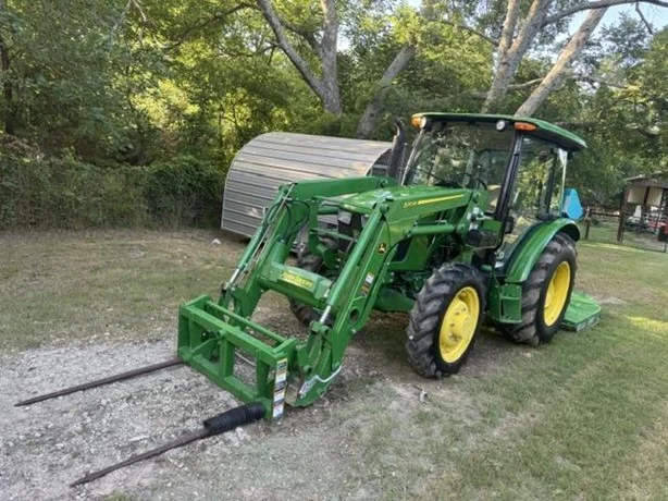 John Deere 5055E